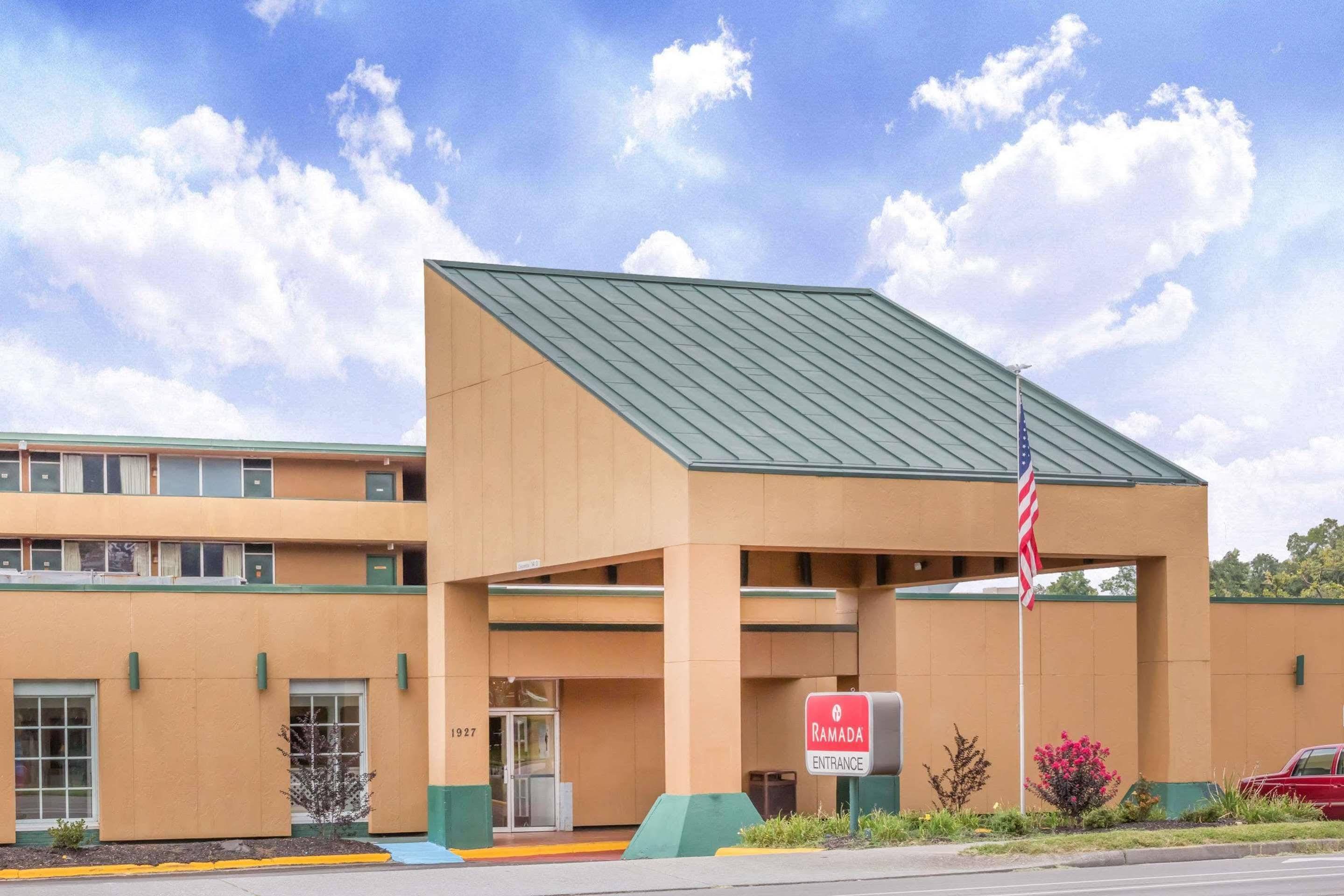 Hotel Ramada By Wyndham Roanoke Exterior foto